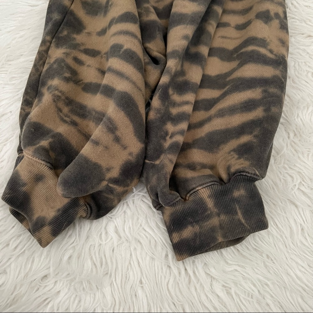 AGOLDE Richie Tie-Dyed Sweatshirt - Picture 10 of 13